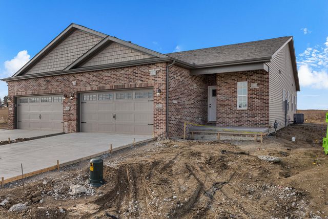 2009 Roseland Drive, Mahomet, IL 61853