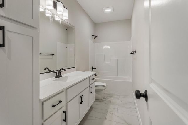 2009 Roseland Drive, Mahomet, IL 61853