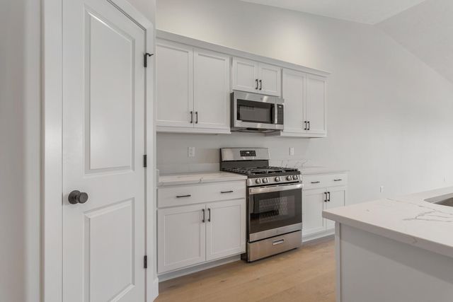 2009 Roseland Drive, Mahomet, IL 61853