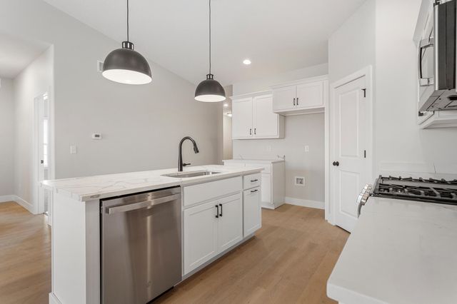 2009 Roseland Drive, Mahomet, IL 61853