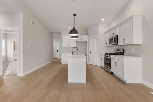 2009 Roseland Drive, Mahomet, IL 61853