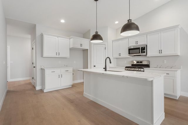 2009 Roseland Drive, Mahomet, IL 61853