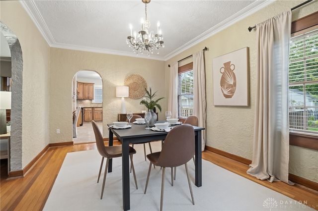 317 E Dixon Avenue, Oakwood, OH 45419