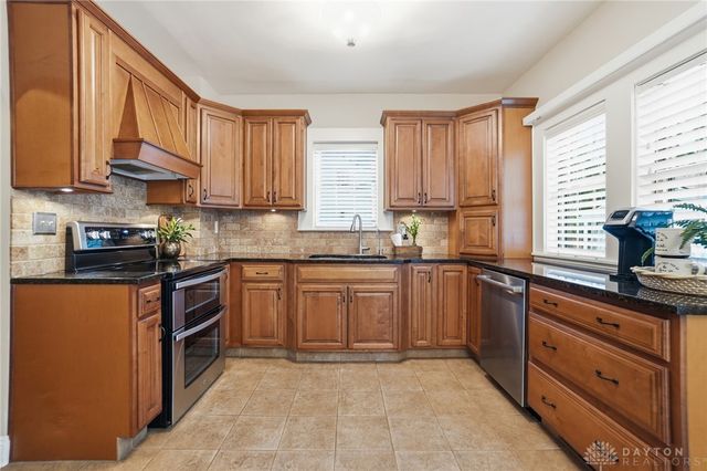 317 E Dixon Avenue, Oakwood, OH 45419