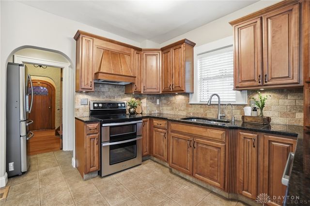 317 E Dixon Avenue, Oakwood, OH 45419