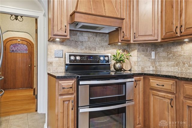 317 E Dixon Avenue, Oakwood, OH 45419