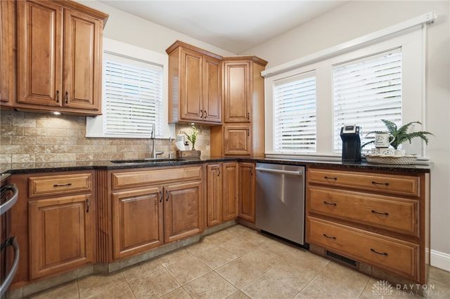 317 E Dixon Avenue, Oakwood, OH 45419