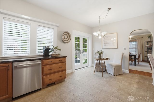 317 E Dixon Avenue, Oakwood, OH 45419