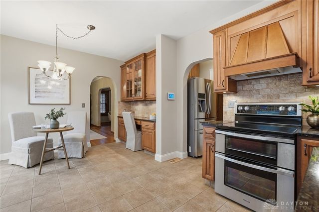317 E Dixon Avenue, Oakwood, OH 45419