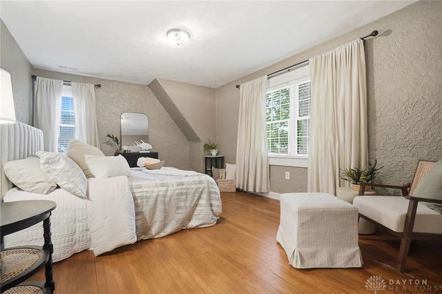 317 E Dixon Avenue, Oakwood, OH 45419