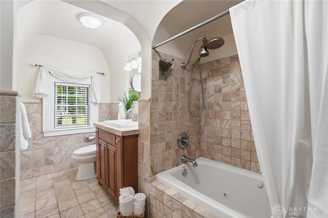 317 E Dixon Avenue, Oakwood, OH 45419