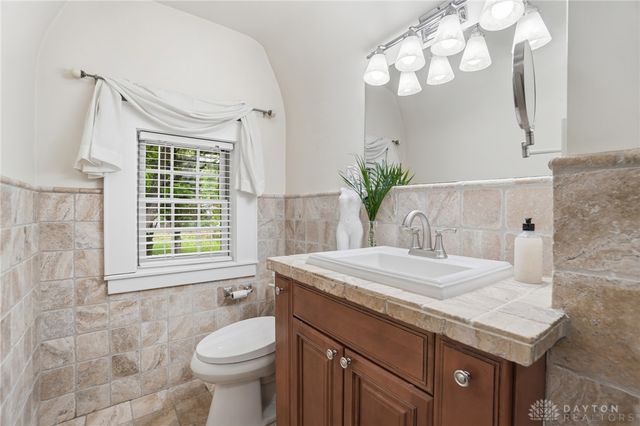 317 E Dixon Avenue, Oakwood, OH 45419
