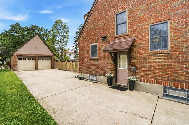 317 E Dixon Avenue, Oakwood, OH 45419