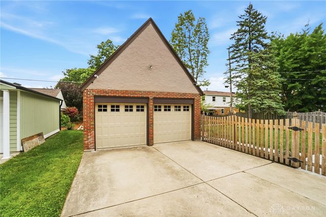 317 E Dixon Avenue, Oakwood, OH 45419