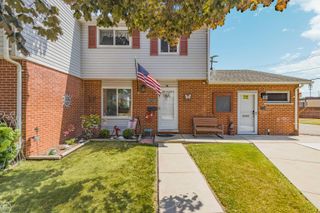 27754 Eastwick Square Road, Roseville, MI 48066
