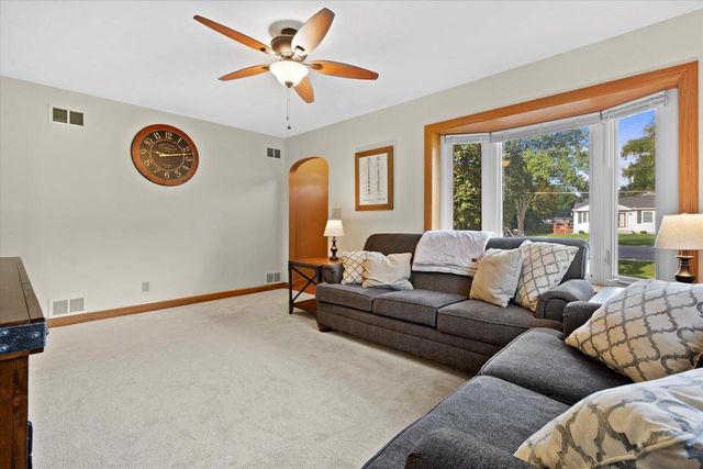 13939 W Ferguson ROAD, New Berlin, WI 53151