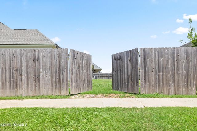 100 Olivewood Drive, Lafayette, LA 70508