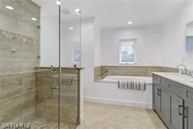 455 Bayside AVE, Naples, FL 34108