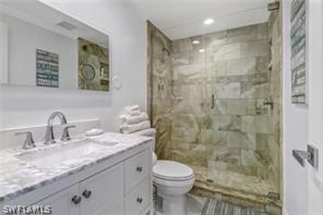 455 Bayside AVE, Naples, FL 34108