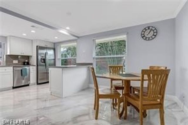 455 Bayside AVE, Naples, FL 34108