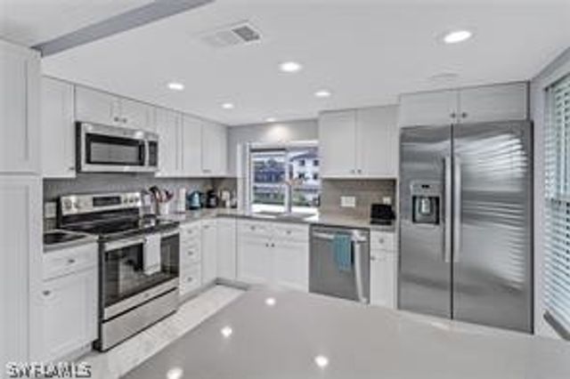 455 Bayside AVE, Naples, FL 34108