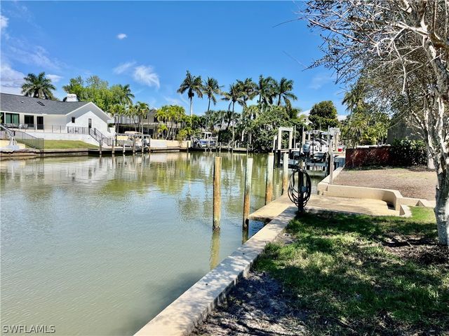 455 Bayside AVE, Naples, FL 34108