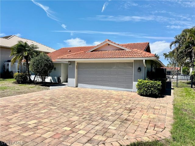 455 Bayside AVE, Naples, FL 34108