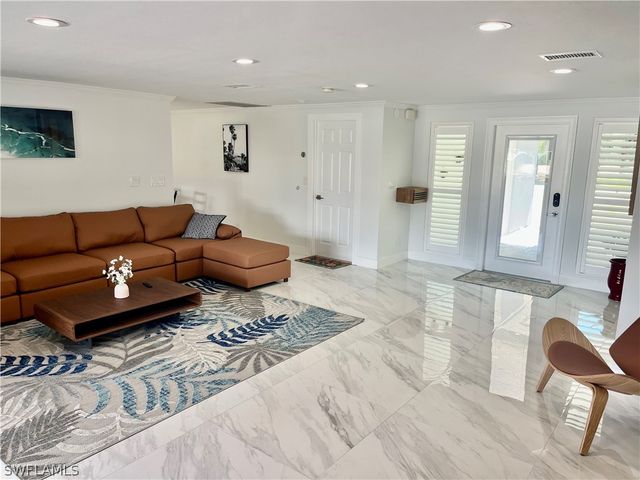 455 Bayside AVE, Naples, FL 34108