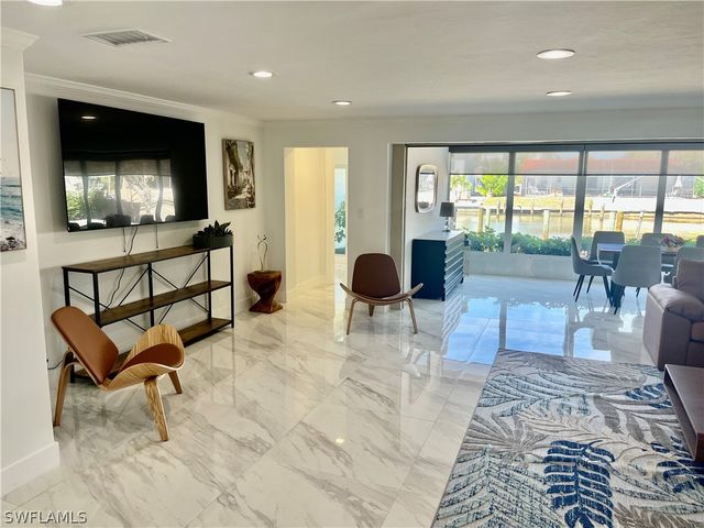 455 Bayside AVE, Naples, FL 34108