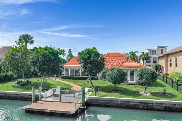 455 Bayside AVE, Naples, FL 34108