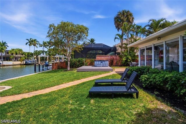 455 Bayside AVE, Naples, FL 34108