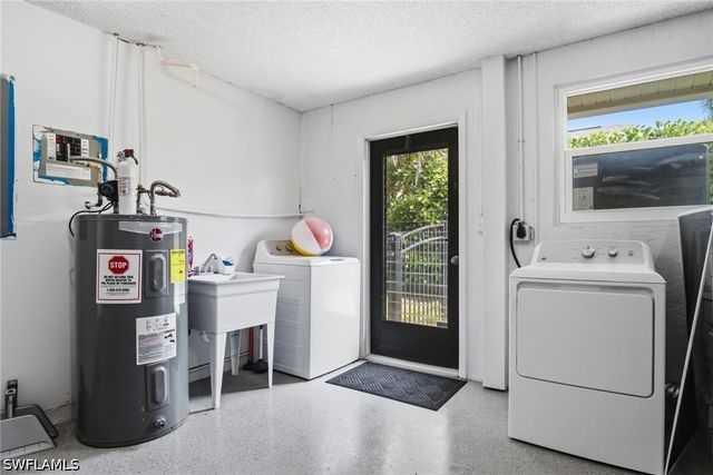 455 Bayside AVE, Naples, FL 34108