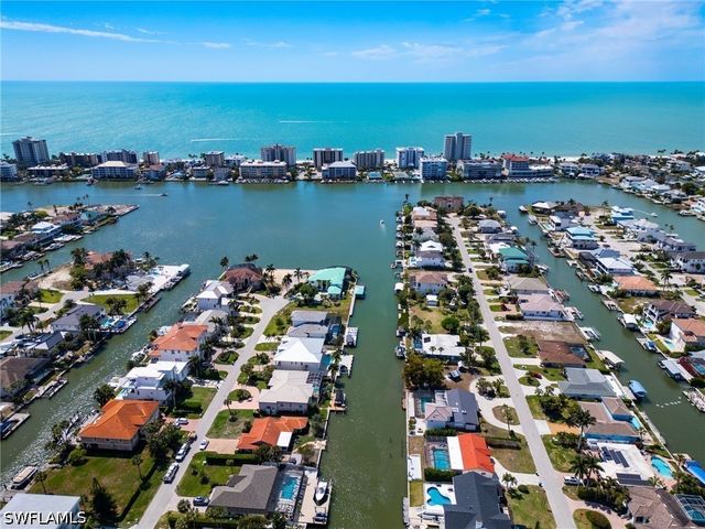 455 Bayside AVE, Naples, FL 34108