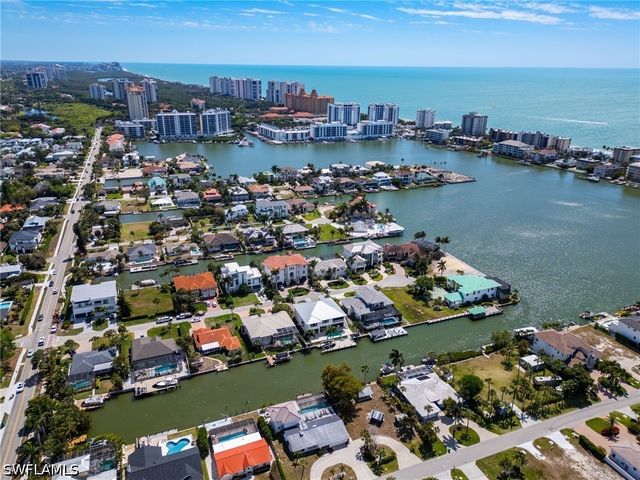 455 Bayside AVE, Naples, FL 34108