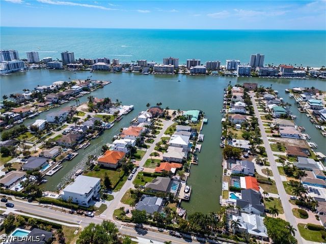 455 Bayside AVE, Naples, FL 34108