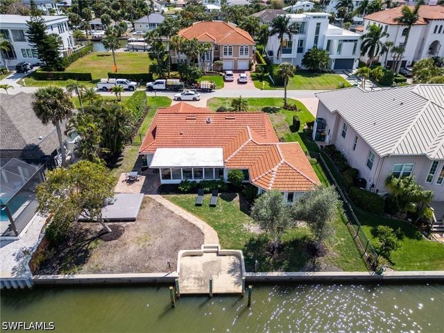 455 Bayside AVE, Naples, FL 34108