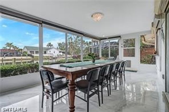 455 Bayside AVE, Naples, FL 34108