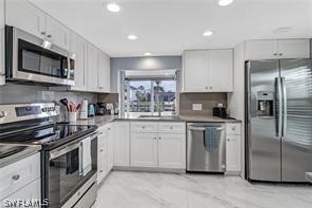 455 Bayside AVE, Naples, FL 34108