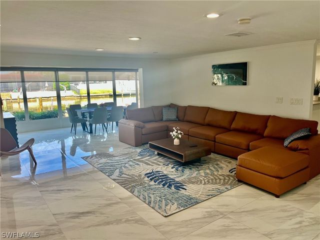 455 Bayside AVE, Naples, FL 34108