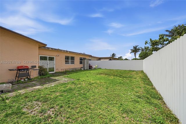 8641 NW 25th Ct, Sunrise, FL 33322