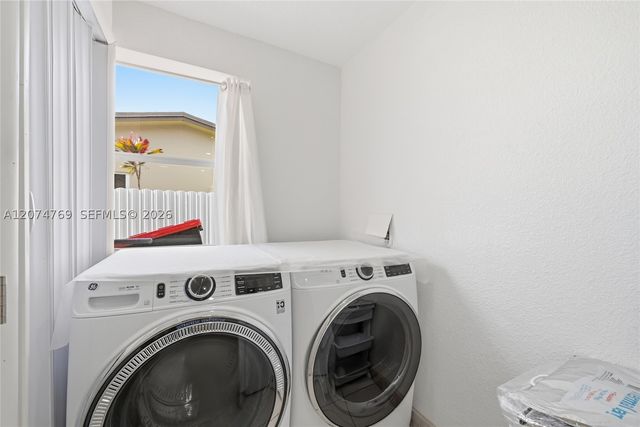 8641 NW 25th Ct, Sunrise, FL 33322