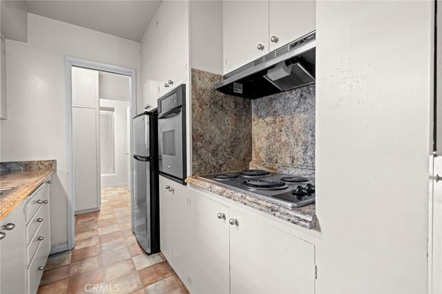 361 W 6th Street, Claremont, CA 91711