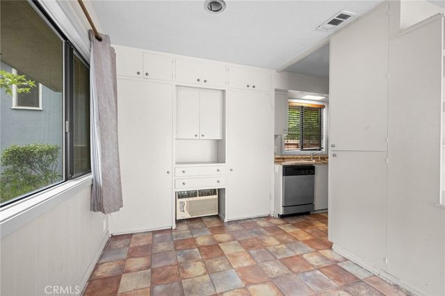 361 W 6th Street, Claremont, CA 91711
