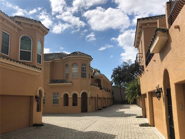 2902 HANSEN MANOR LANE, Tampa, FL 33611