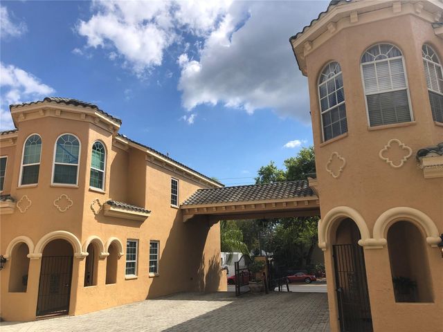 2902 HANSEN MANOR LANE, Tampa, FL 33611
