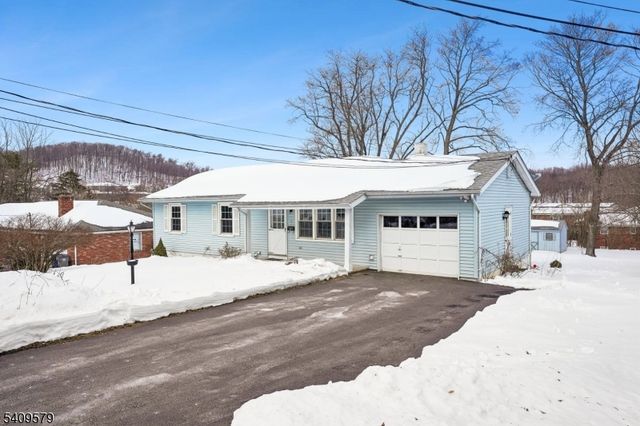 7 Maple Ave, Sussex Boro, NJ 07461