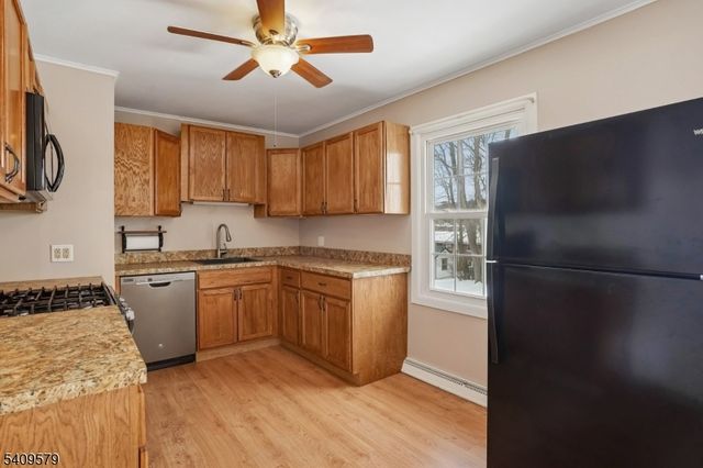 7 Maple Ave, Sussex Boro, NJ 07461