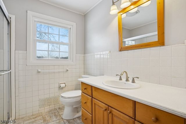 7 Maple Ave, Sussex Boro, NJ 07461