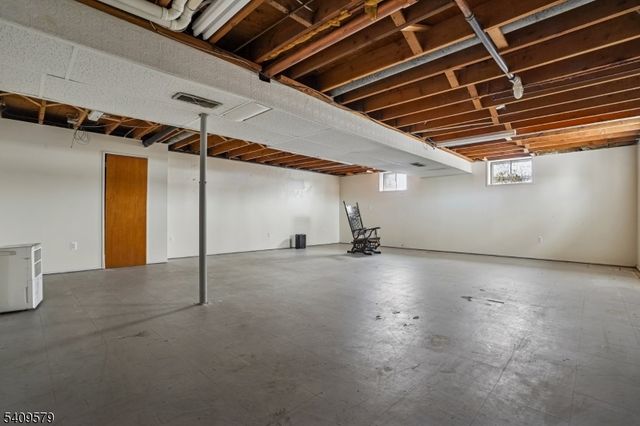 7 Maple Ave, Sussex Boro, NJ 07461