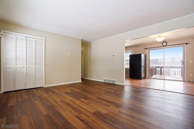 7 Maple Ave, Sussex Boro, NJ 07461